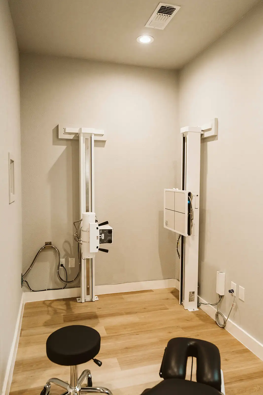 Digital X-ray equipment in the Summit Spine & Wellness imaging room